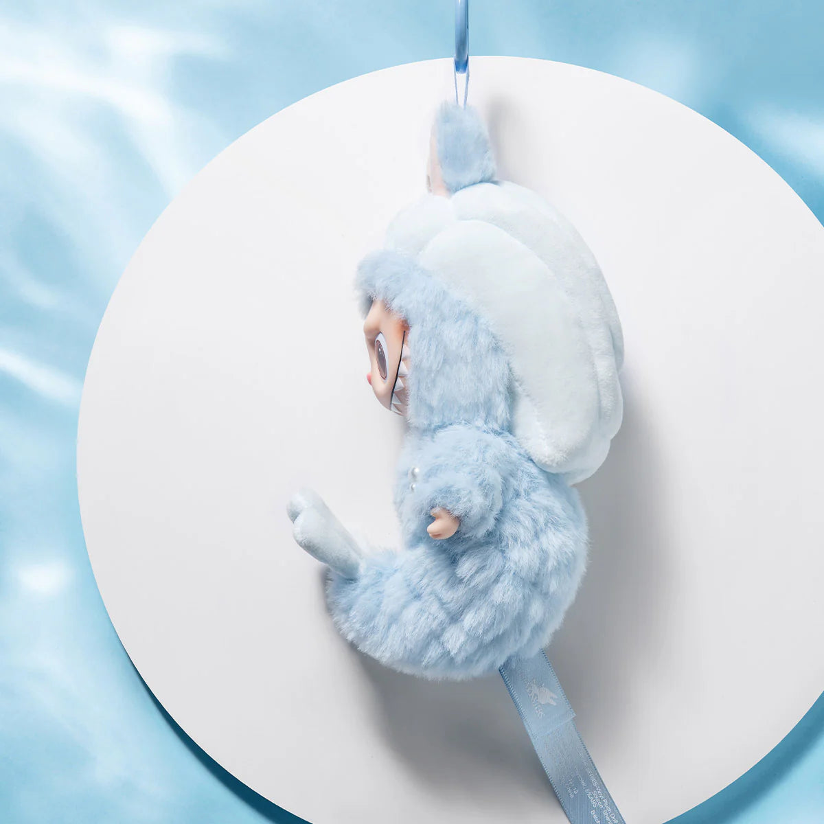 Labubu Hide and seek vinyl plush keychain - Exclusivité Singapour